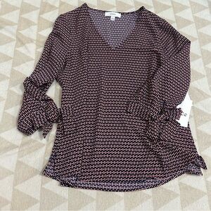 Cece tie sleeve geometric vneck blouse